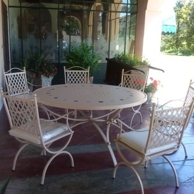 TAVOLO TONDO IN FERRO BATTUTO CON PIANO IN LAMIERA - ART 510 PEDZ -