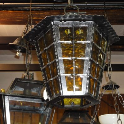 LANTERNA IN FERRO BATTUTO ESAGONALE GRIGLIATA - ART 114 G PED -