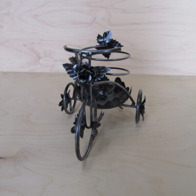 Triciclo porta bottiglia in ferro battuto da appoggio – ART TPB NA FER –