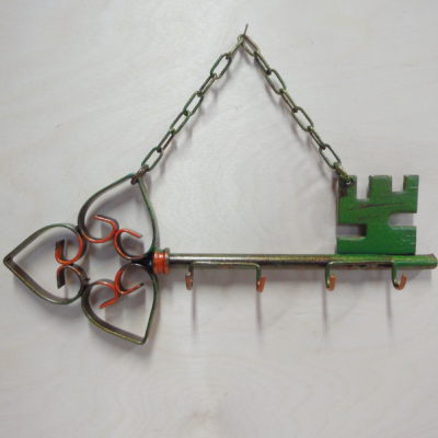 Porta chiavi o appendino da parete in ferro battuto con catena – ART P014 P FER PED –