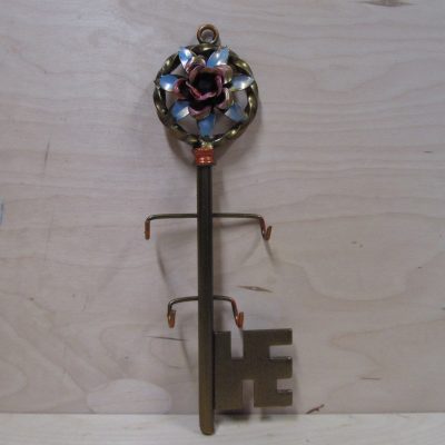 Porta chiavi o appendino da parete in ferro battuto con rosellina – ART P011P FER