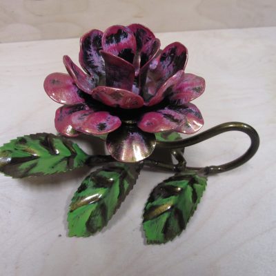 Rosa porta candela o centrotavola in ferro battuto – ART 0B6 FER PED – Colore rosa F -