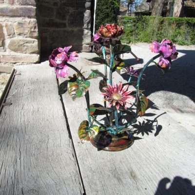 Composizione floreale centrotavola con rose in ferro battuto – ART 1003 4 FM PED –