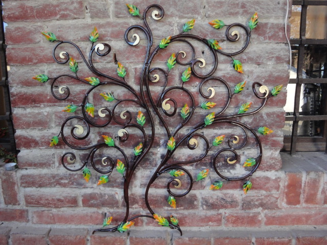 Attaccapanni a parete in ferro battuto albero della vita. ART A FRB